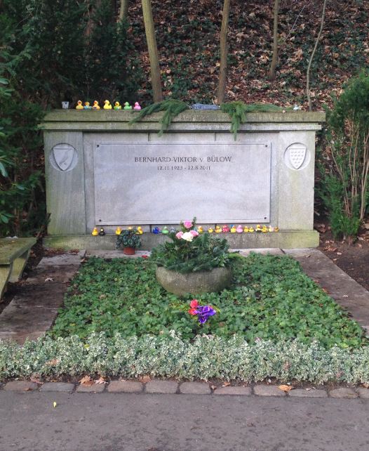 Grabstein Vicco von Bülow alias Loriot, Friedhof Heerstraße, Berlin-Charlottenburg