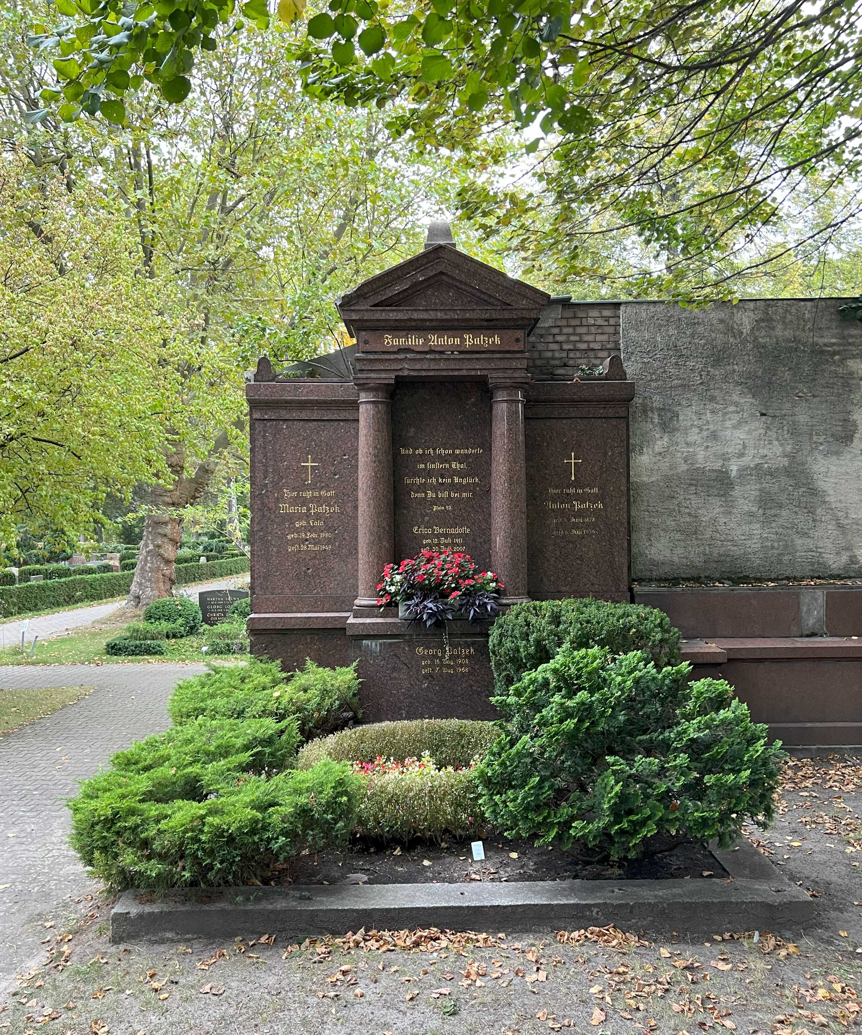 Grabstein Georg Patzek, Friedhof Wilmersdorf, Berlin