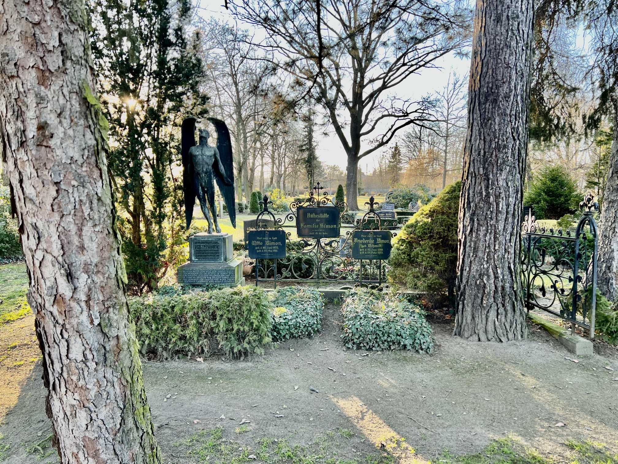Grabstein Otto Simon, Neuer Friedhof Wittenberg