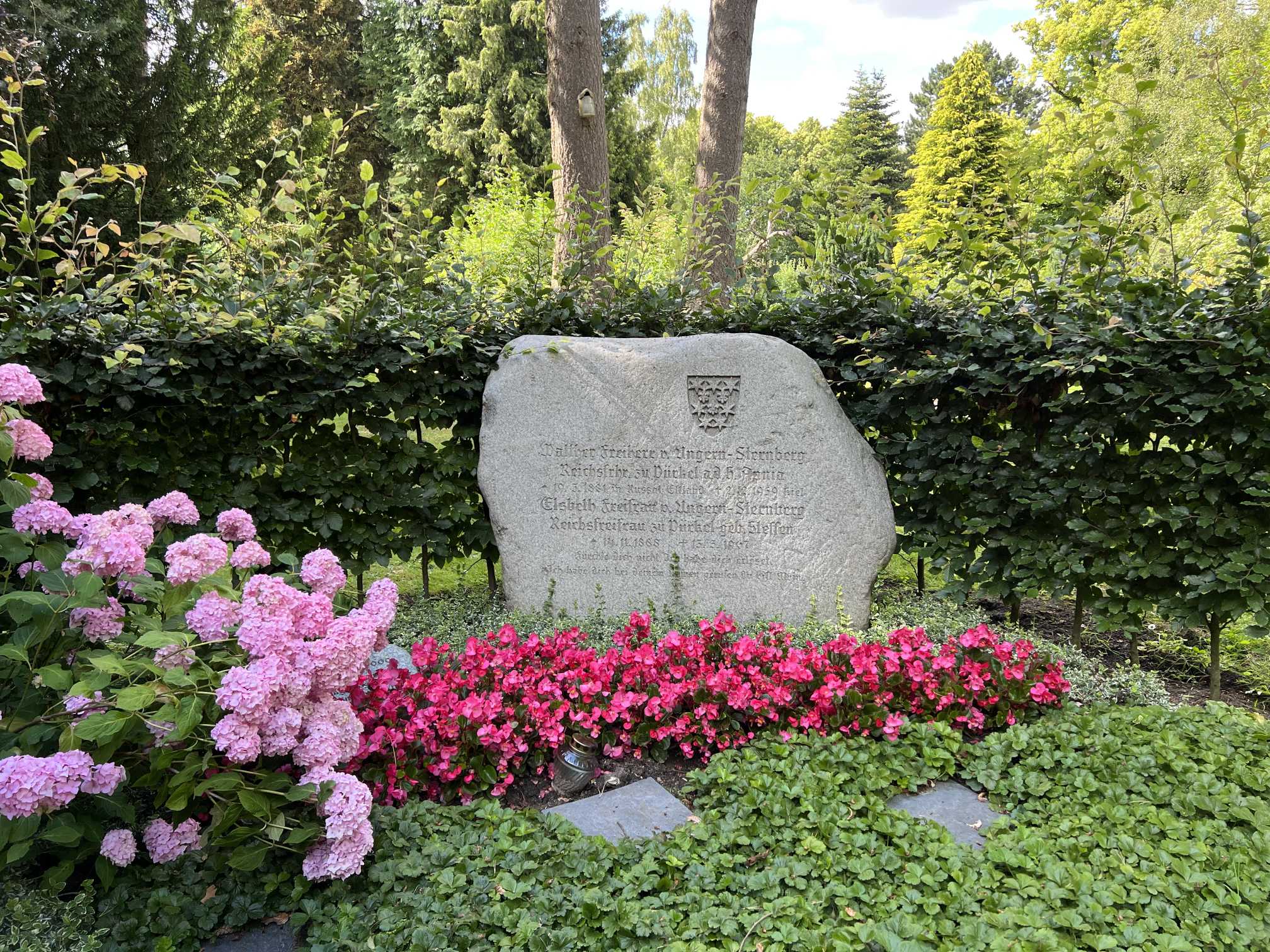 Grabstein Walther Freiherr von Ungern-Sternberg, Nordfriedhof, Kiel, Schleswig-Holstein