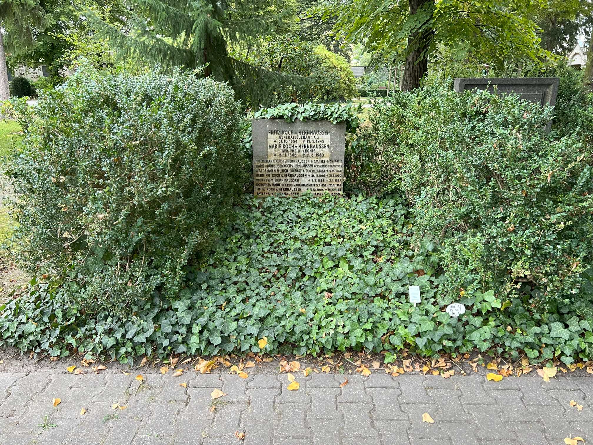 Grabstein Friedemann Koch von Hernhaussen, Friedhof Wilmersdorf, Berlin