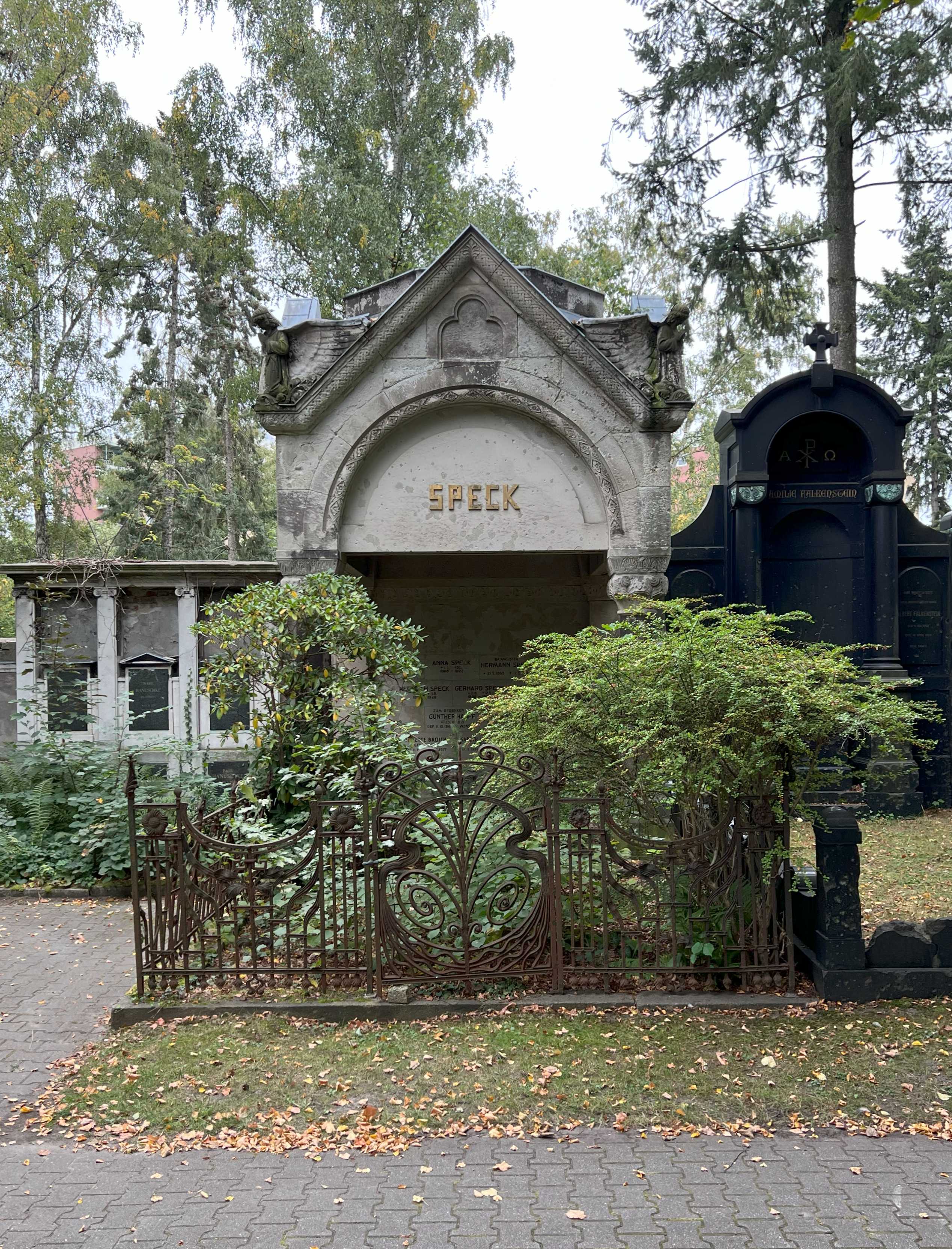 Grabstein Julius Broich, Friedhof Wilmersdorf, Berlin