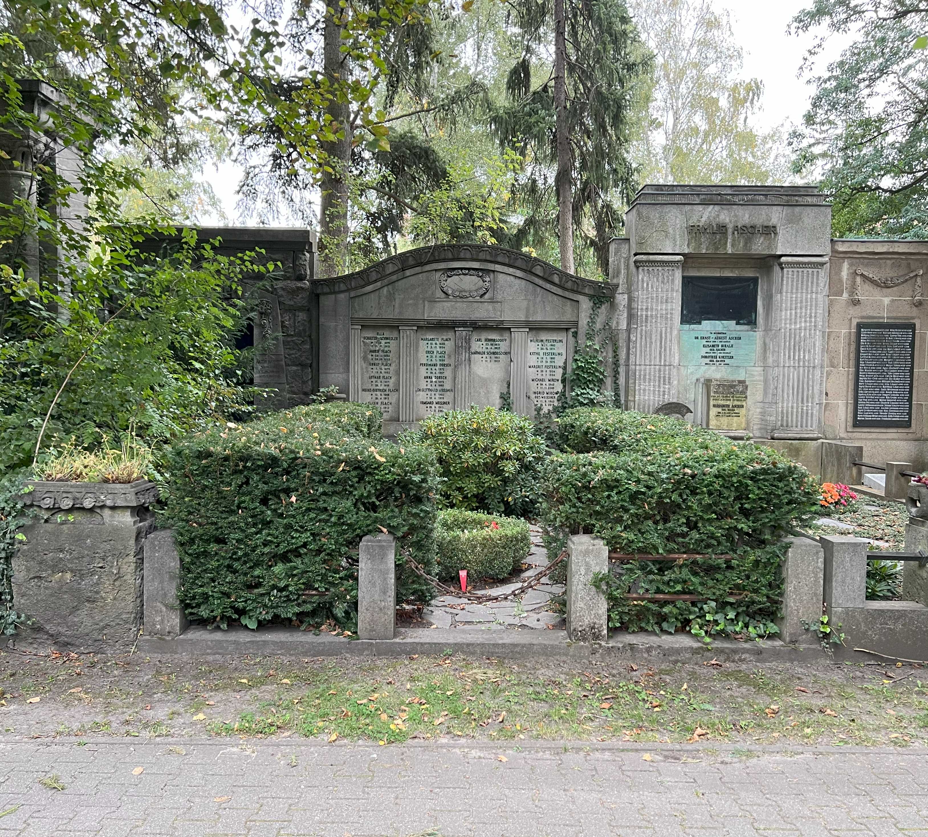 Grabstein Ella Schultze-Schwedler, Friedhof Wilmersdorf, Berlin